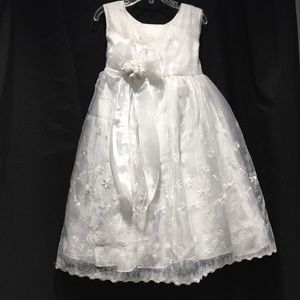 Girl’s 6 Formal White Dress